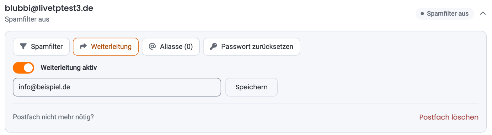 Aufgeklapptes Postfach mit gewähltem Bereich „Weiterleitung“: Schalter „Weiterleitung aktiv“, Feld mit der Zieladresse und der Knopf „Speichern“
